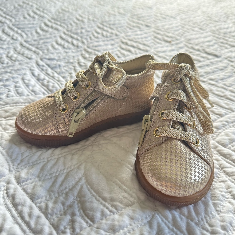 NWOT Falcotto Italian-made gold baby toddler shoes size 21 EU /Size 5 US